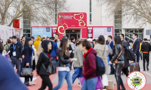 猫洁易嗨翻全场,带你围观京宠展上的黑科技猫砂盆!