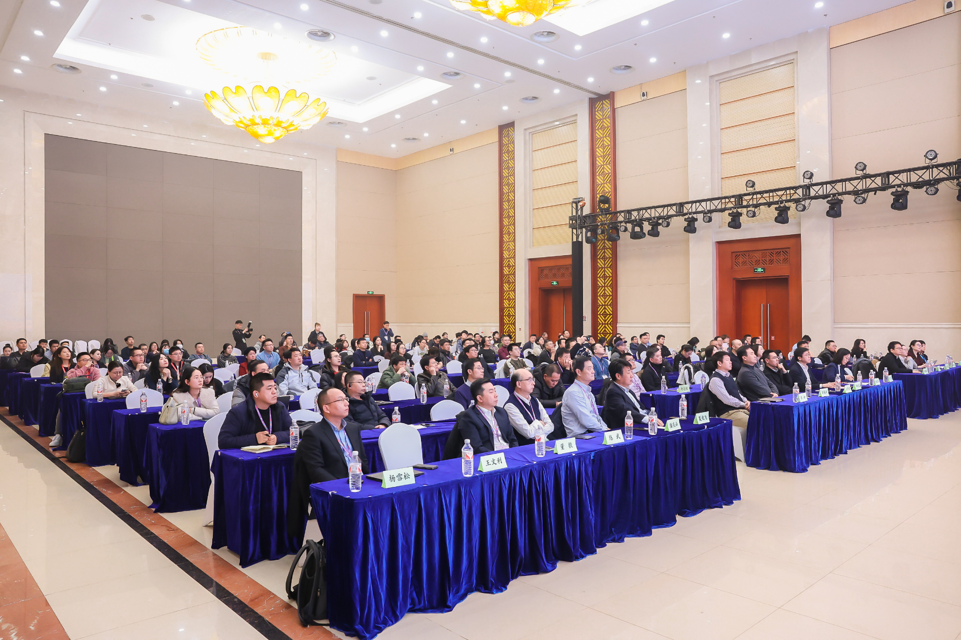 两项宠物行业国家标准宣贯会议在京顺利举行